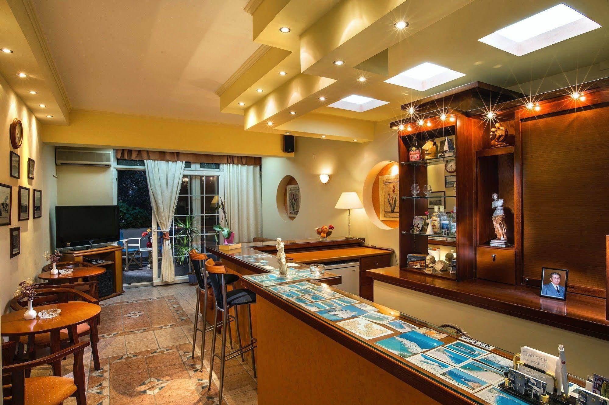 Hotel Dionysis Studios Adamantas  ภายนอก รูปภาพ